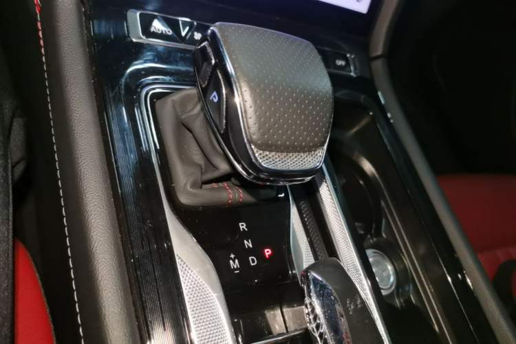 Used Hongqi H6 2023 2.0T Zhiyi Version Gear Lever