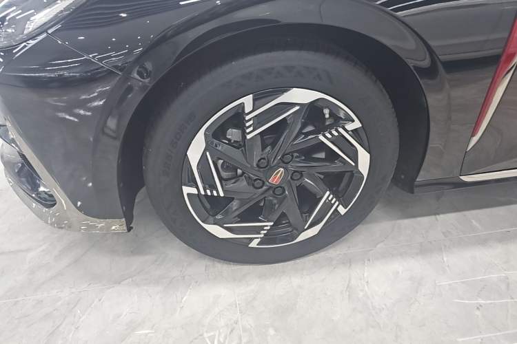 Used Hongqi H6 2023 2.0T Zhiyi Version Left Front Wheel Hub
