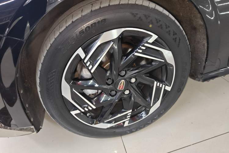 Used Hongqi H6 2023 2.0T Zhiyi Version Left Front Wheel Hub