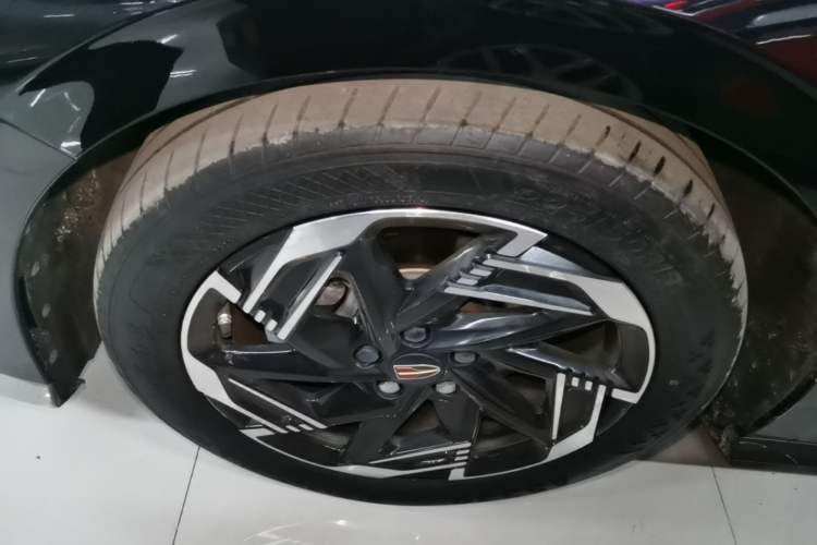 Used Hongqi H6 2023 2.0T Zhiyi Version Left Front Wheel Hub