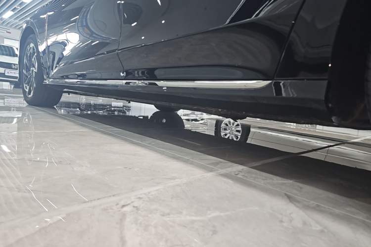 Used Hongqi H6 2023 2.0T Zhiyi Version Left Side Sill