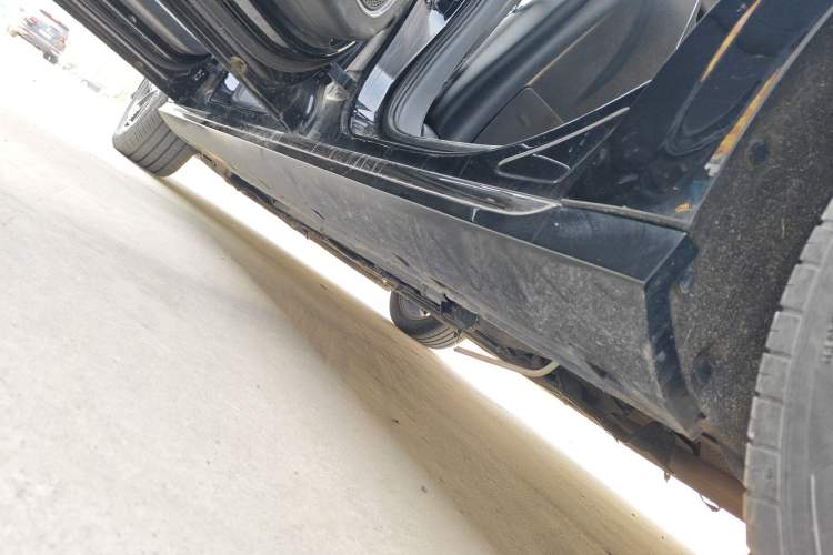 Used Hongqi H6 2023 2.0T Zhiyi Version Left Side Sill