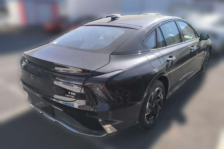 Used Hongqi H6 2023 2.0T ZhiMei Edition Rear Right 45 Deg