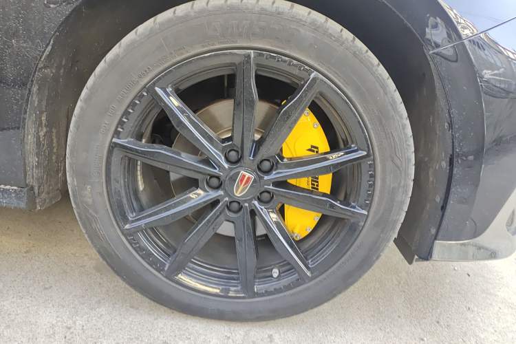 Used Hongqi H6 2023 2.0T ZhiShang Version Right Front Wheel Hub