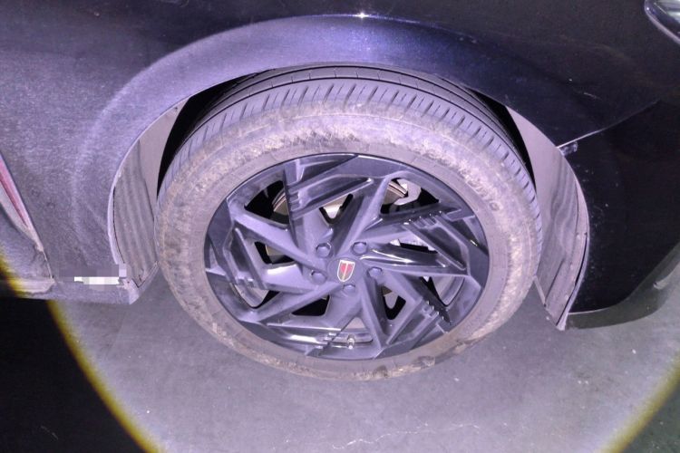 Used Hongqi H6 2023 2.0T Zhiyi Version Right Front Wheel Hub