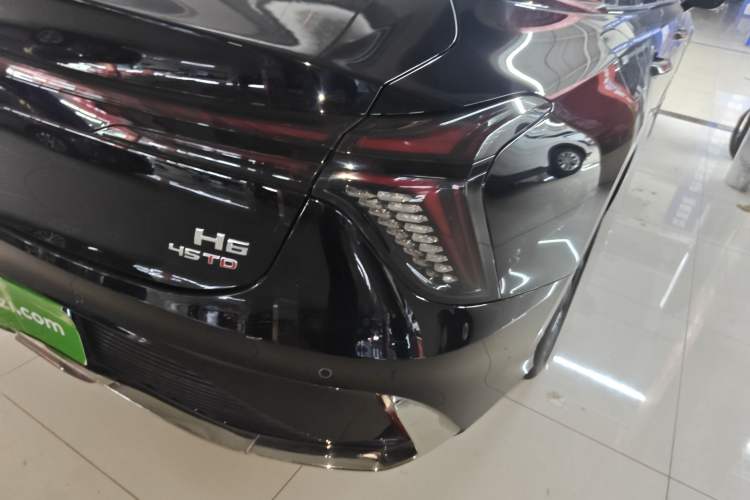 Used Hongqi H6 2023 2.0T Zhiyi Version Right Rear Taillight