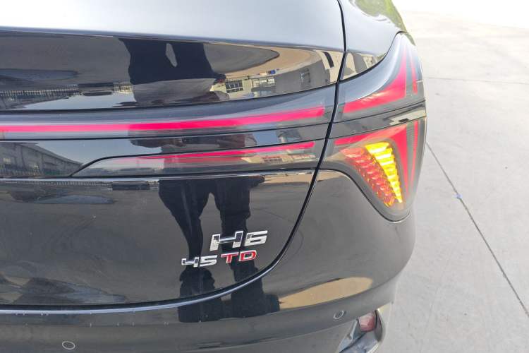 Used Hongqi H6 2023 2.0T Zhiyi Version Right Rear Taillight