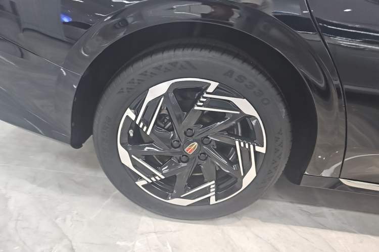 Used Hongqi H6 2023 2.0T Zhiyi Version Right Rear Wheel Hub