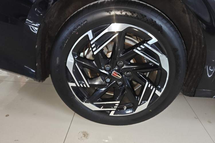 Used Hongqi H6 2023 2.0T Zhiyi Version Right Rear Wheel Hub