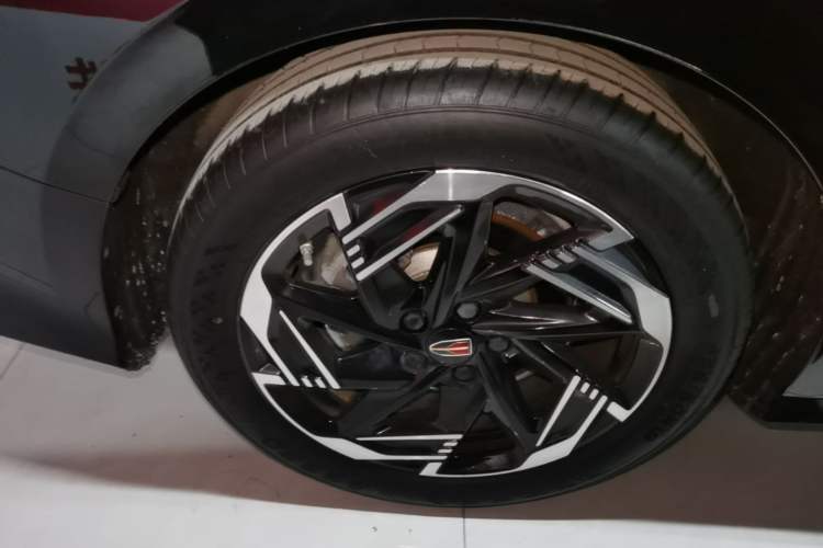 Used Hongqi H6 2023 2.0T Zhiyi Version Right Rear Wheel Hub