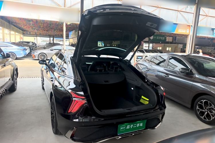 Used Hongqi H6 2023 2.0T ZhiShang Version Trunk