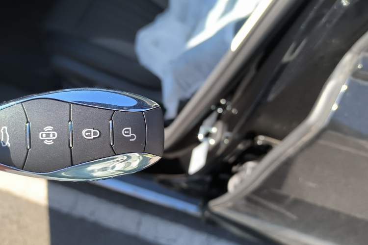 Used Hongqi H6 2023 2.0T ZhiMei Edition Vehicle Key