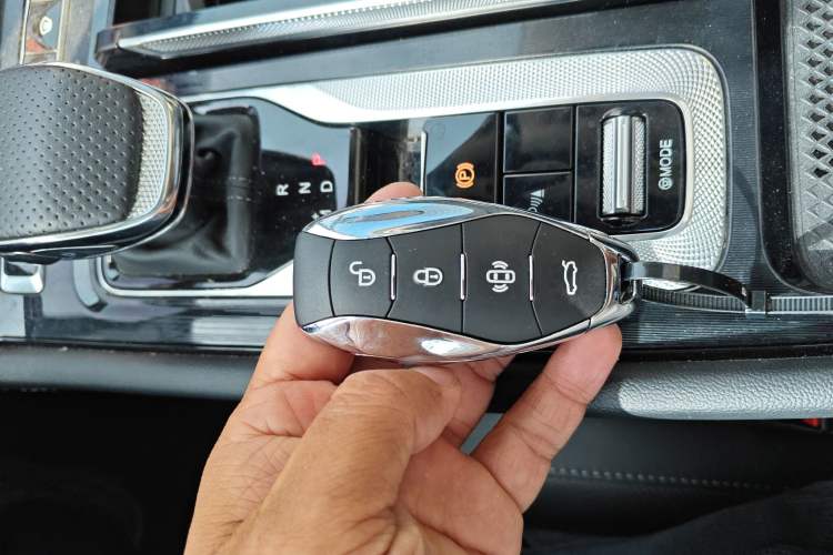 Used Hongqi H6 2023 2.0T Zhiyi Version Vehicle Key