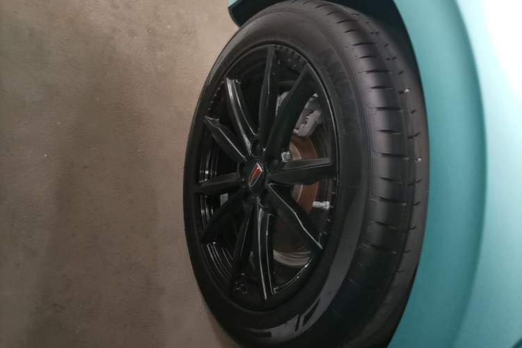 Used Hongqi H6 2023 2.0T ZhiZhen Edition Right Rear Wheel Hub