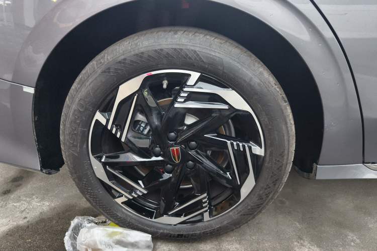 Used Hongqi H6 2023 2.0T Zhiyi Version Right Rear Wheel Hub