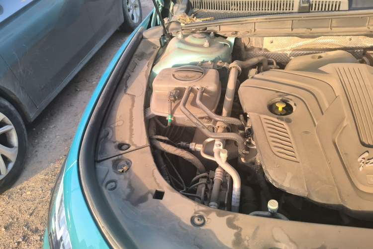 Used Hongqi H6 2023 2.0T ZhiZhen Edition Engine Bay Right