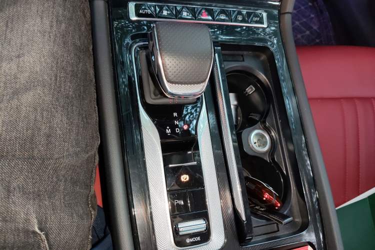 Used Hongqi H6 2023 2.0T ZhiMei Edition Gear Lever
