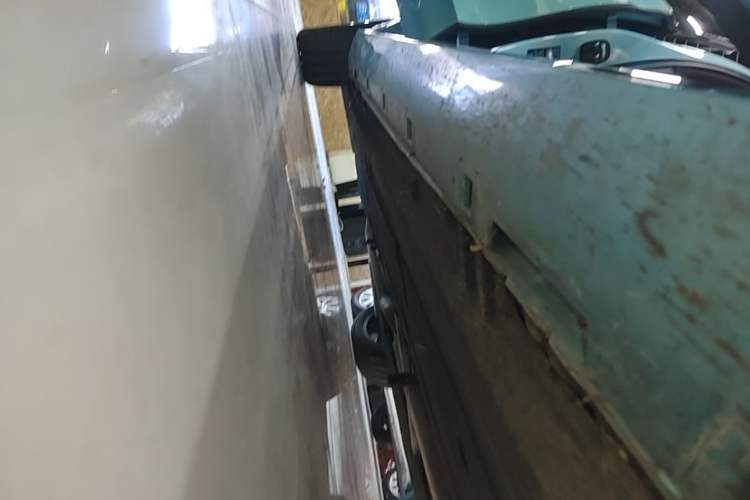 Used Hongqi H6 2023 2.0T ZhiZhen Edition Right Side Sill