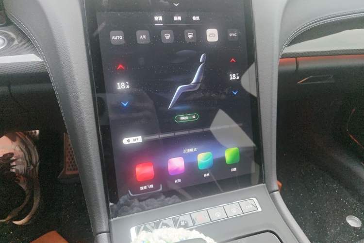 Used Hongqi H6 2023 2.0T ZhiShang Version Audio And AC Panel