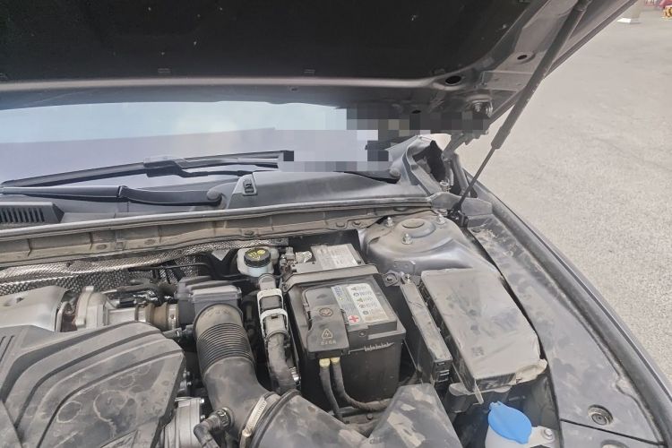 Used Hongqi H6 2023 2.0T ZhiShang Version Engine Bay Left