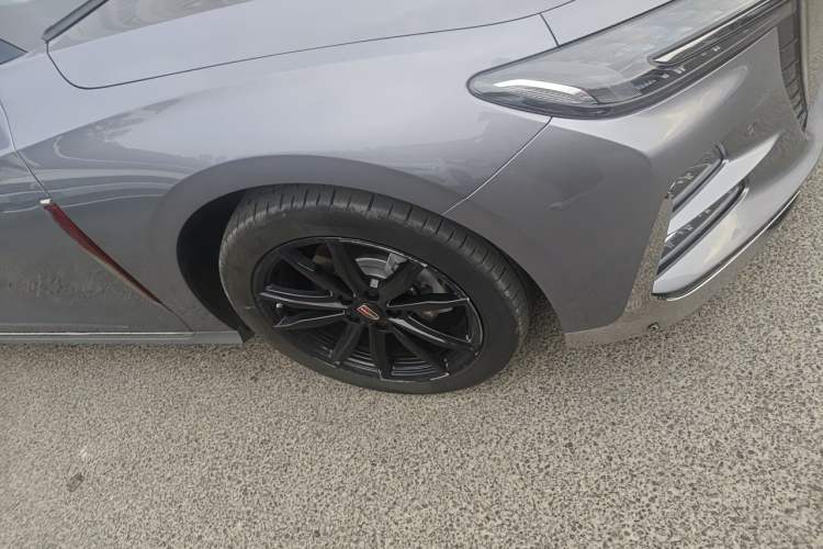 Used Hongqi H6 2023 2.0T ZhiShang Version Right Front Wheel Hub