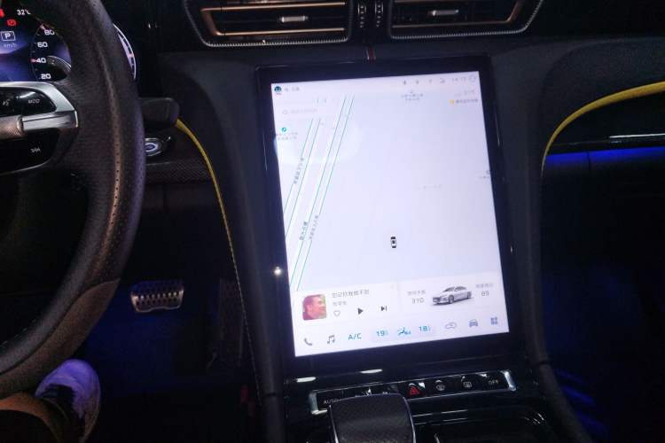 Used Hongqi H6 2023 2.0T ZhiZhen Edition Audio And AC Panel