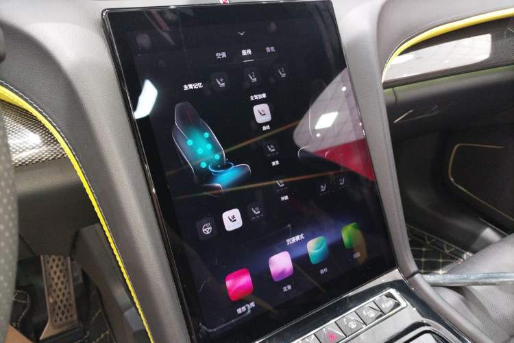 Used Hongqi H6 2023 2.0T ZhiZhen Edition Audio And AC Panel