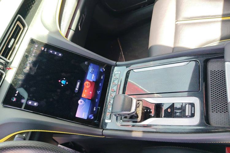 Used Hongqi H6 2023 2.0T ZhiZhen Edition Audio And AC Panel