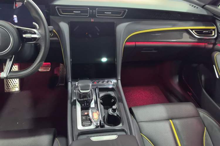 Used Hongqi H6 2023 2.0T ZhiZhen Edition Audio And AC Panel