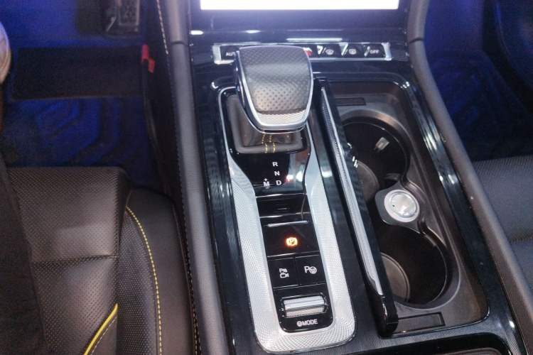 Used Hongqi H6 2023 2.0T ZhiZhen Edition Gear Lever