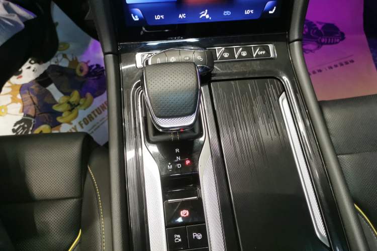 Used Hongqi H6 2023 2.0T ZhiZhen Edition Gear Lever