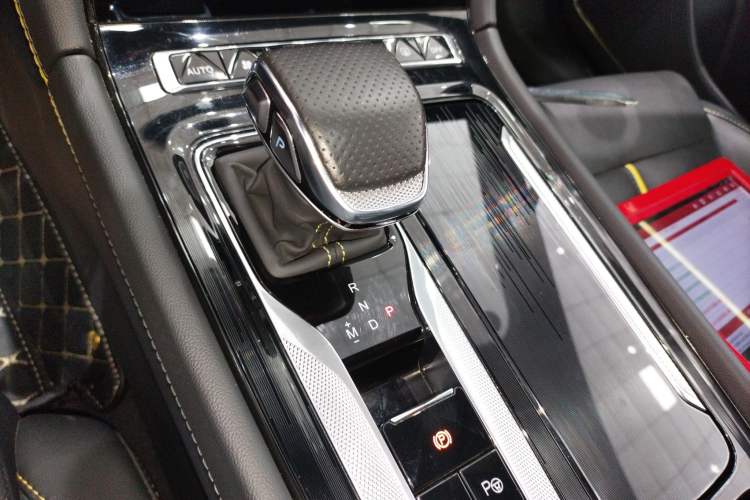 Used Hongqi H6 2023 2.0T ZhiZhen Edition Gear Lever