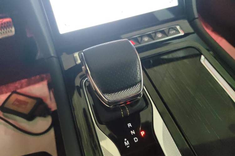 Used Hongqi H6 2023 2.0T ZhiZhen Edition Gear Lever