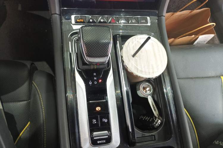 Used Hongqi H6 2023 2.0T ZhiZhen Edition Gear Lever