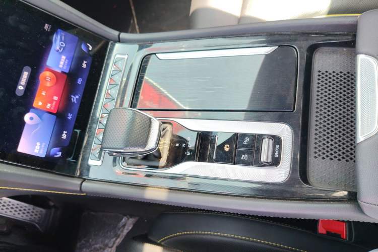 Used Hongqi H6 2023 2.0T ZhiZhen Edition Gear Lever