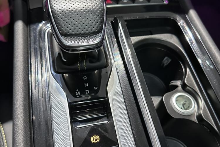 Used Hongqi H6 2023 2.0T ZhiZhen Edition Gear Lever