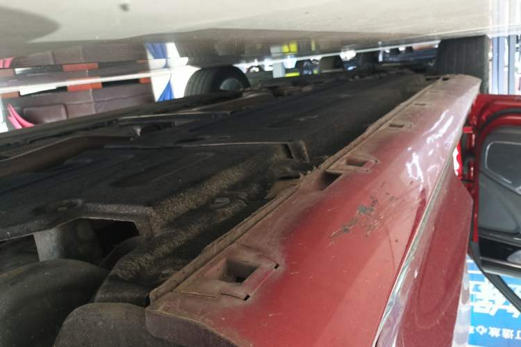 Used Hongqi H6 2023 2.0T ZhiZhen Edition Left Side Sill