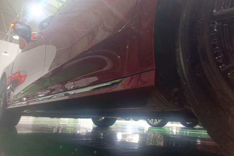 Used Hongqi H6 2023 2.0T ZhiZhen Edition Left Side Sill