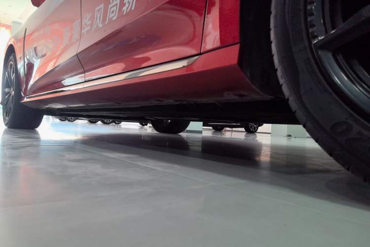Used Hongqi H6 2023 2.0T ZhiZhen Edition Left Side Sill