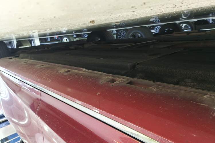 Used Hongqi H6 2023 2.0T ZhiZhen Edition Right Side Sill