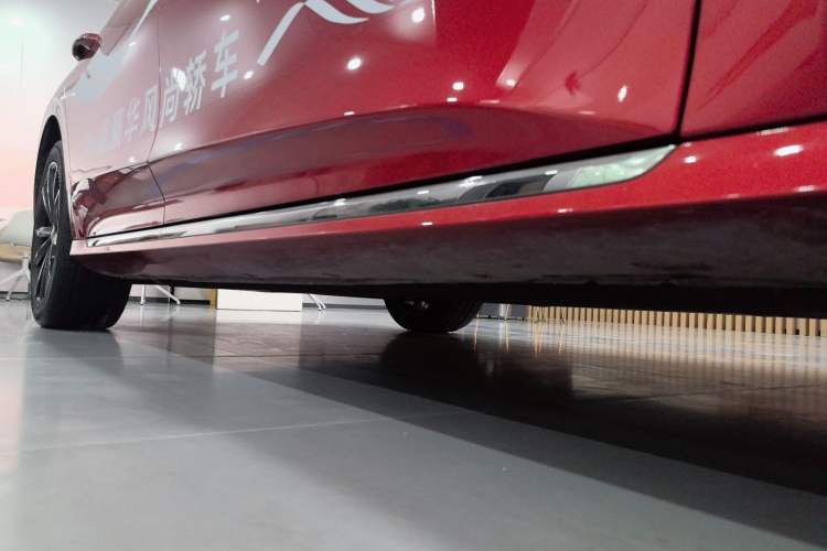 Used Hongqi H6 2023 2.0T ZhiZhen Edition Right Side Sill