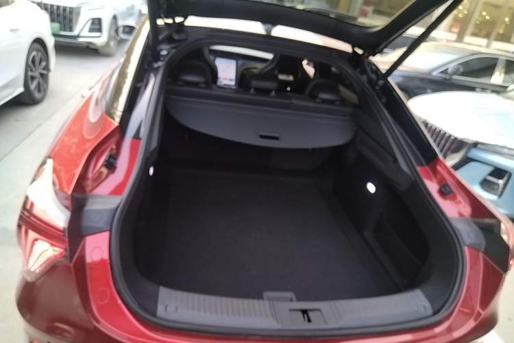 Used Hongqi H6 2023 2.0T ZhiZhen Edition Trunk