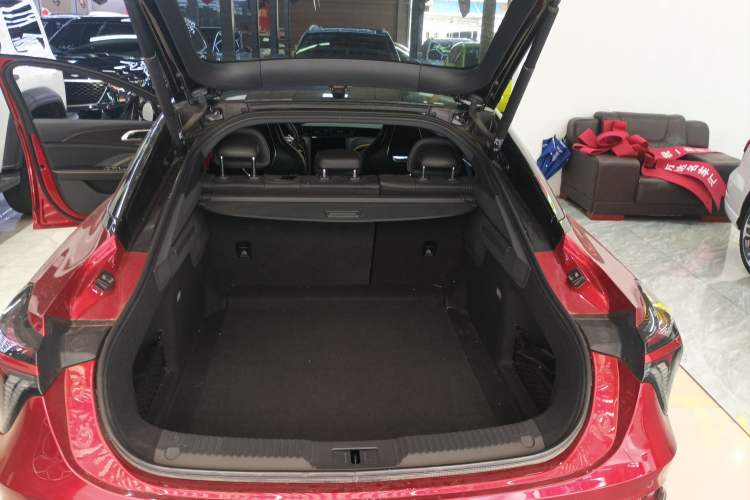 Used Hongqi H6 2023 2.0T ZhiZhen Edition Trunk