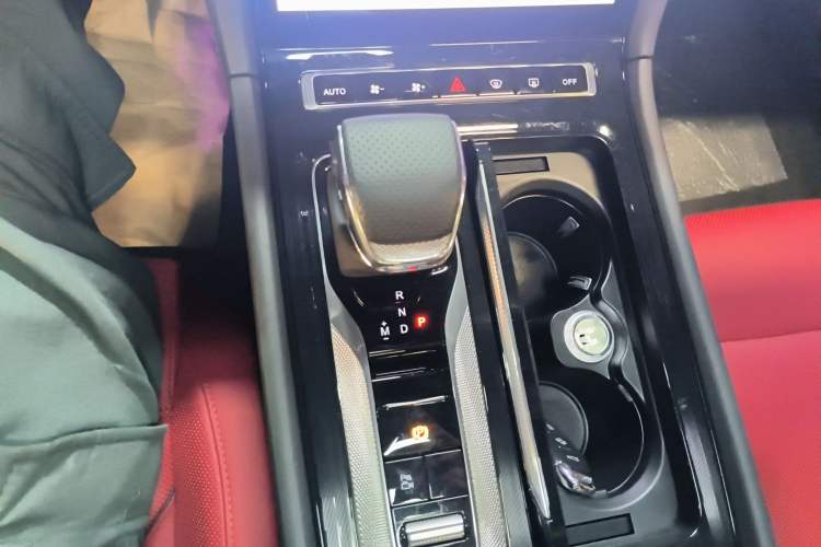 Used Hongqi H6 2023 2.0T ZhiZhen Edition Gear Lever