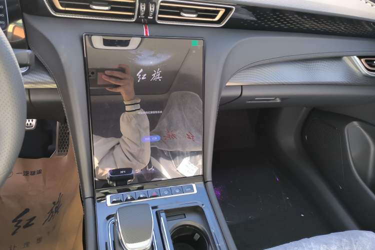 Used Hongqi H6 2023 2.0T ZhiMei Edition Audio And AC Panel
