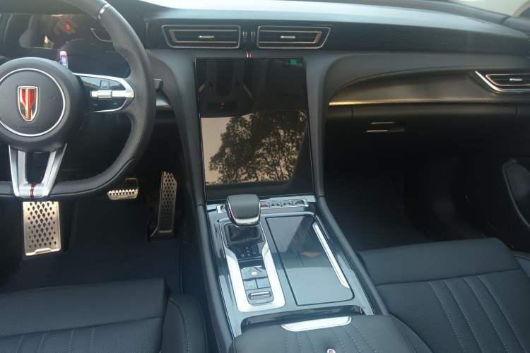 Used Hongqi H6 2023 2.0T Zhiyi Version Center Console
