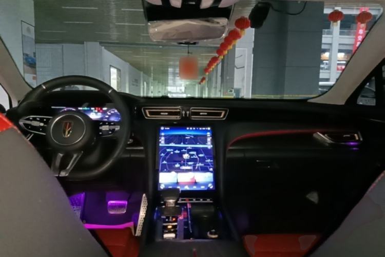 Used Hongqi H6 2023 2.0T Zhiyi Version Center Console