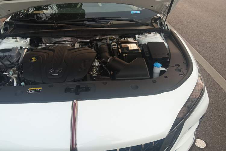 Used Hongqi H6 2023 2.0T Zhiyi Version Engine Bay Left
