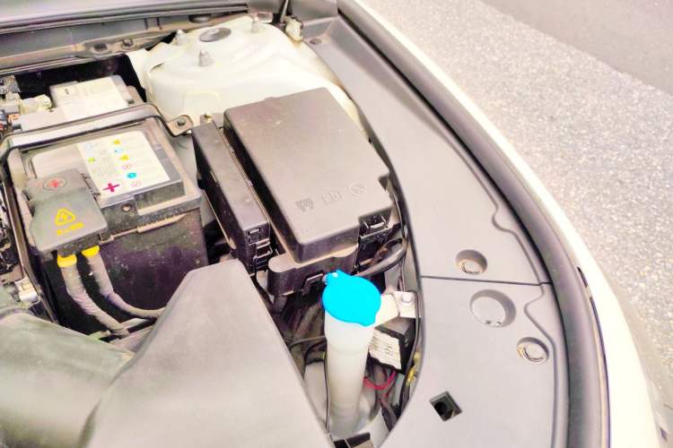 Used Hongqi H6 2023 2.0T ZhiShang Version Engine Bay Left