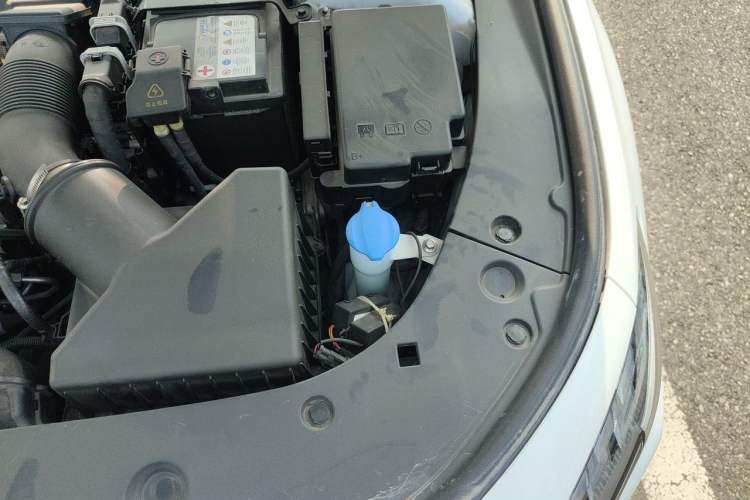Used Hongqi H6 2023 2.0T ZhiShang Version Engine Bay Left